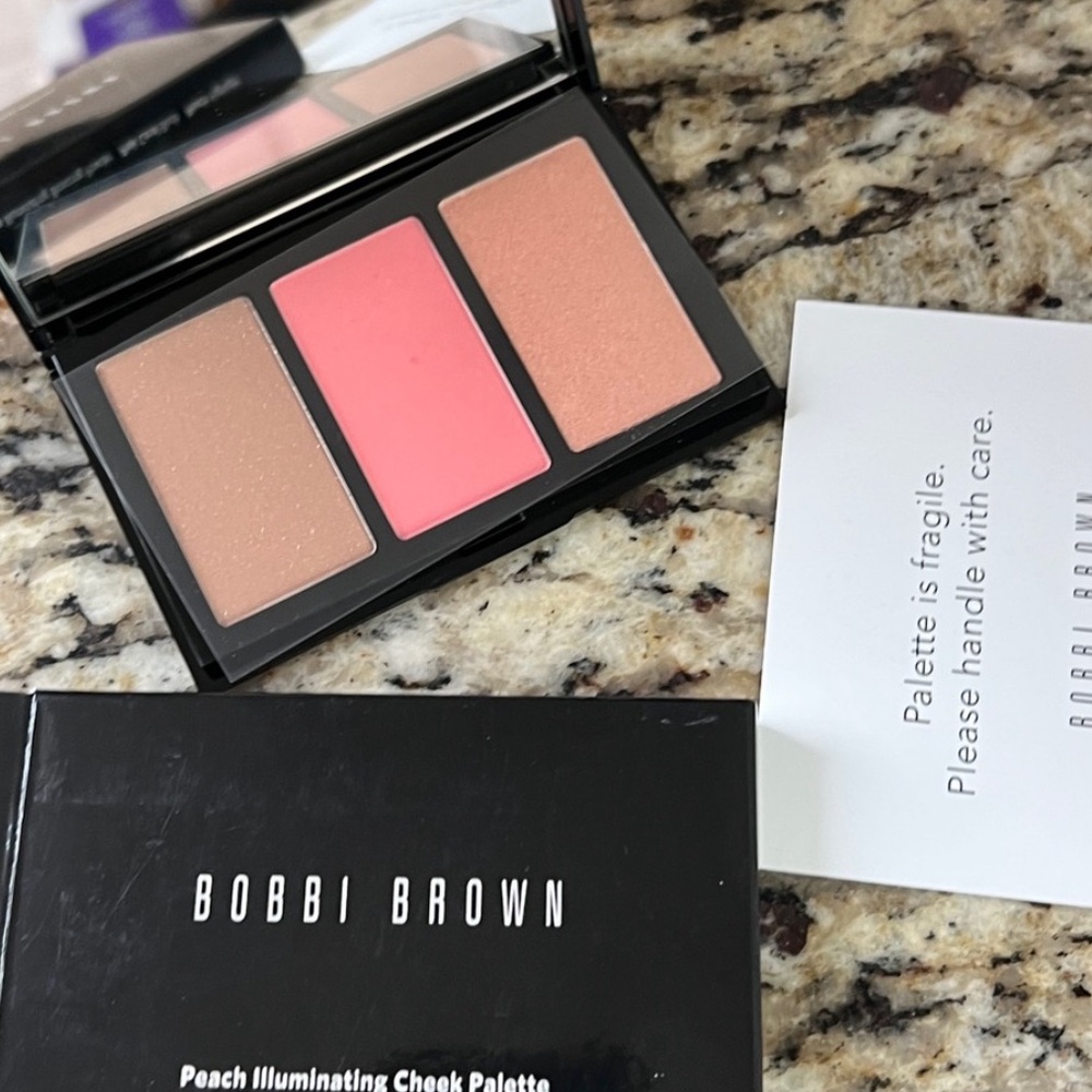 ⚡️💤Bobbi Brown Peach Illuminating Cheek Palette